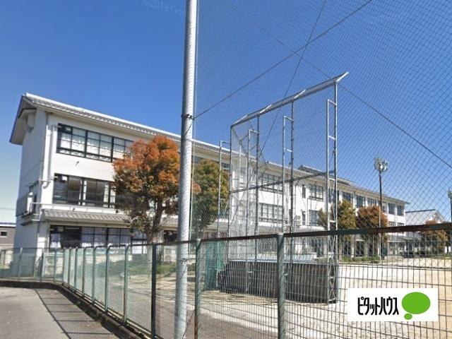 近江八幡市立武佐小学校：570m