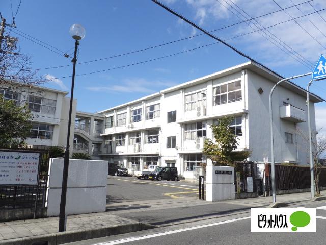 近江八幡市立安土小学校：870m