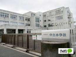 野洲市立中主小学校：641m