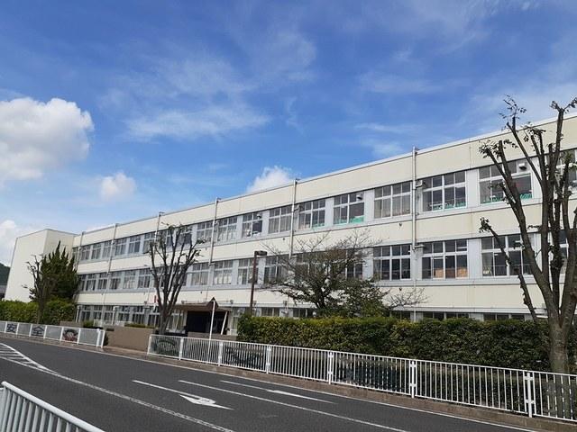 東近江市立八日市北小学校：1210m