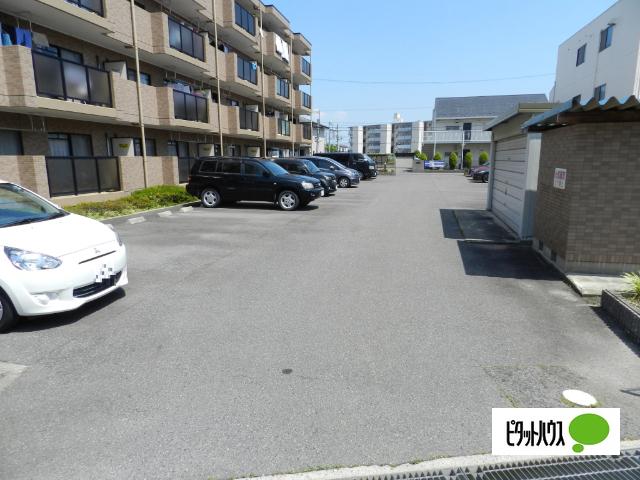 ヴィラバーデンバーデン 駐車場