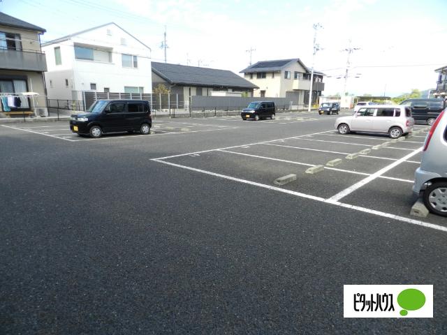 近江八幡市北之庄町マンション 駐車場