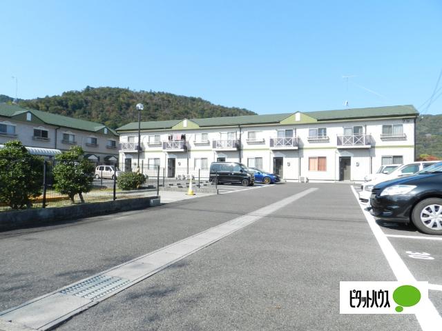 近江八幡市北之庄町テラスハウス 駐車場