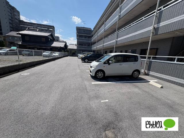 パディ・アイ・マンション 駐車場