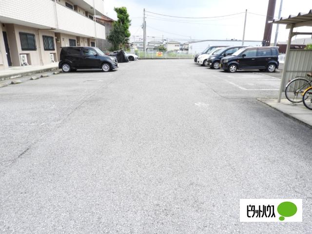 近江八幡市安土町小中マンション 駐車場