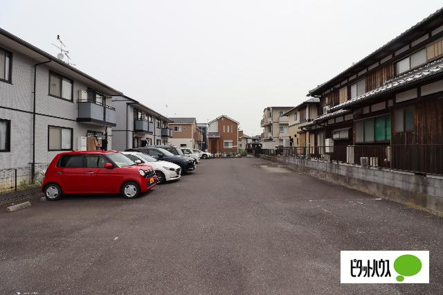 近江八幡市鷹飼町北アパート 駐車場