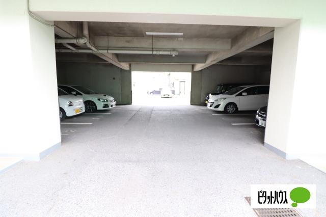 近江八幡市出町マンション 駐車場