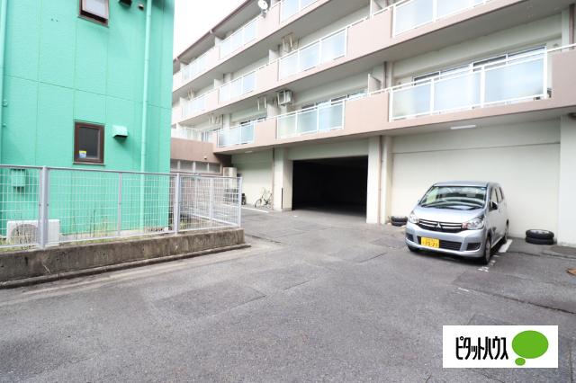 近江八幡市出町マンション 駐車場