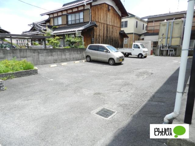 近江八幡市桜宮町マンション 駐車場