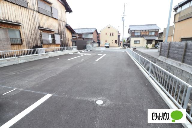 近江八幡市玉木町アパート 駐車場