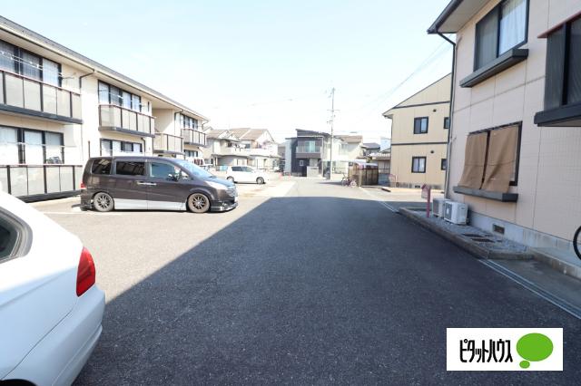 近江八幡市白鳥町アパート 駐車場