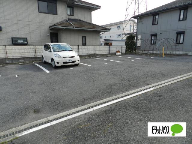 近江八幡市中村町アパート 駐車場