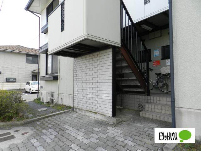 近江八幡市中村町アパート エントランス