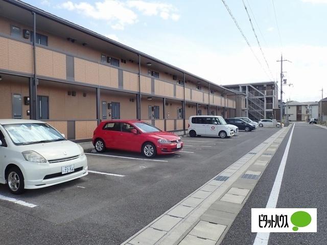 野洲市市三宅アパート 駐車場