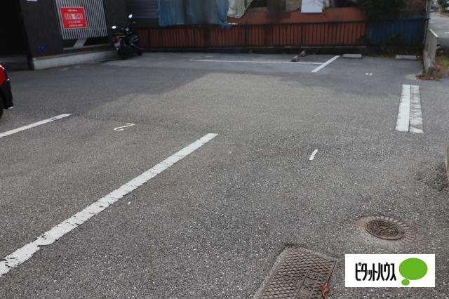 近江八幡市音羽町アパート 駐車場