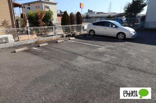 近江八幡市中村町アパート 駐車場