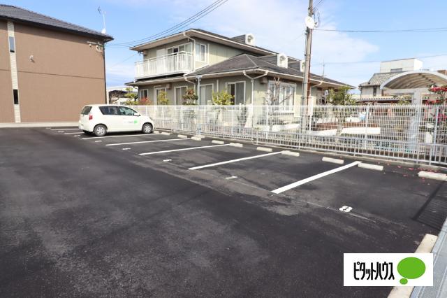 近江八幡市千僧供町アパート 駐車場