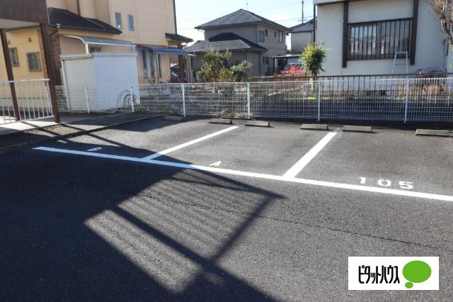 近江八幡市音羽町アパート 駐車場
