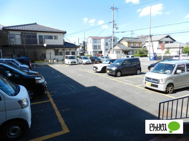 近江八幡市白鳥町マンション 駐車場