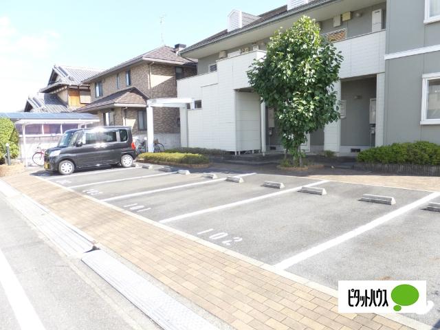 近江八幡市出町アパート 駐車場