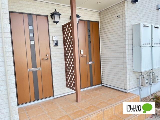 野洲市西河原アパート エントランス