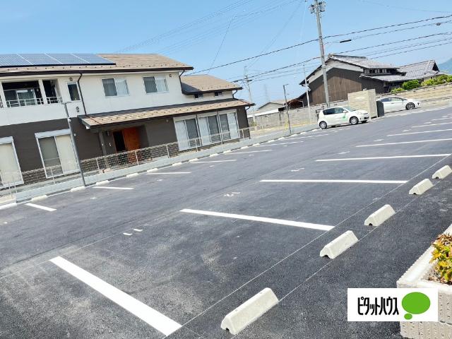 近江八幡市上田町マンション 駐車場