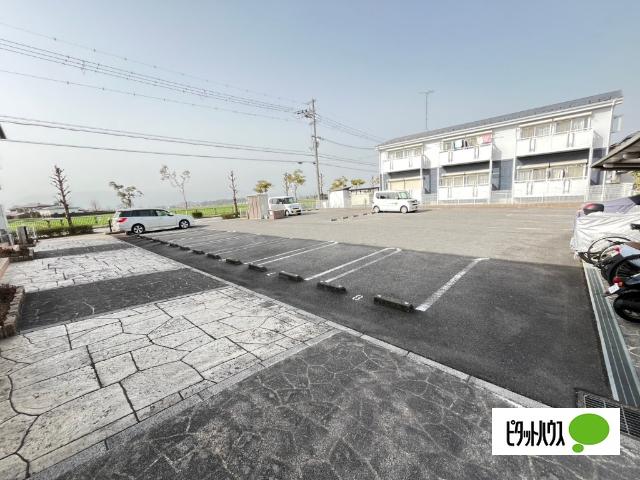 野洲市西河原アパート 駐車場