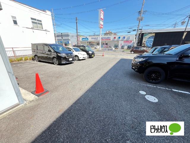 近江八幡市鷹飼町アパート 駐車場