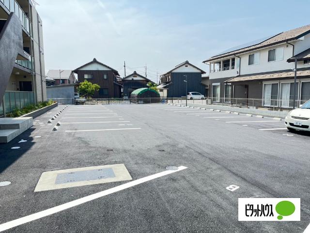 近江八幡市上田町マンション 駐車場