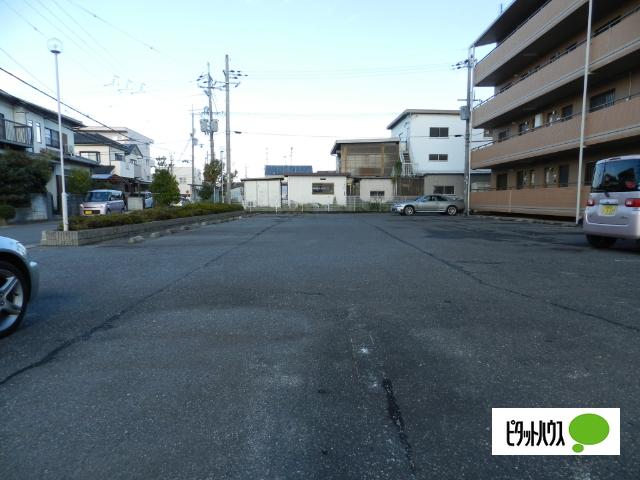 近江八幡市堀上町マンション 駐車場