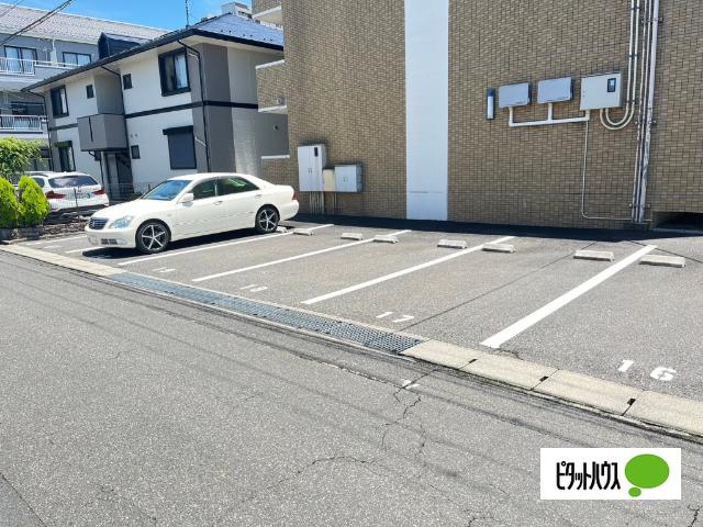 近江八幡市中村町マンション 駐車場