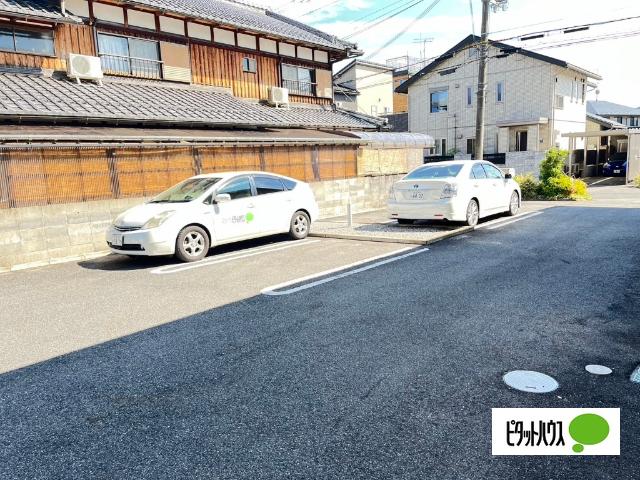 近江八幡市中村町アパート 駐車場