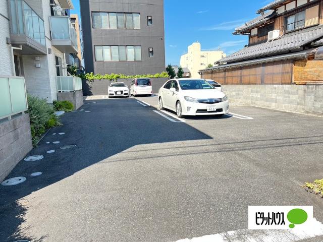 近江八幡市中村町アパート 駐車場