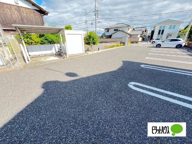 近江八幡市馬淵町アパート 駐車場