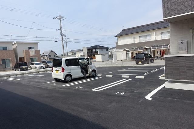 ルミナーレ・ハンス（201） 駐車場