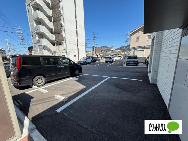 野洲市小篠原マンション 駐車場