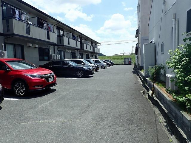 ナユタのさとファミール（110） 駐車場
