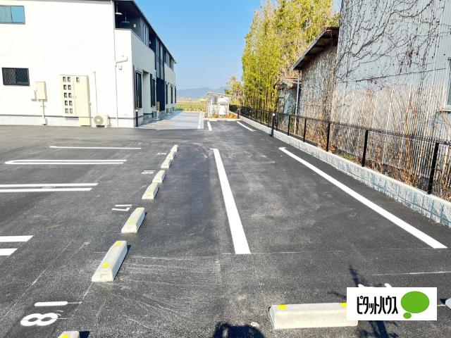 近江八幡市江頭町アパート 駐車場