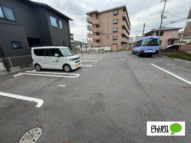 近江八幡市鷹飼町北アパート 駐車場