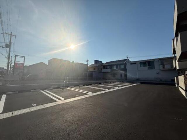 BRANSIA出町（ﾌﾞﾗﾝｼｱ）（303） 駐車場