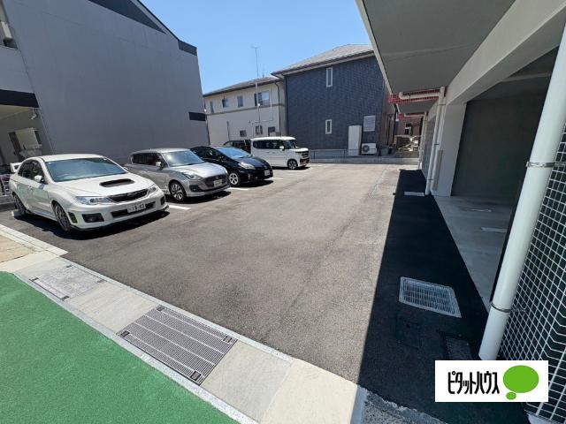 野洲市小篠原マンション 駐車場