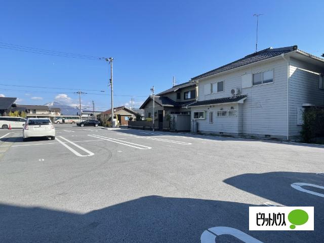 ウエストヴィレッジ? 駐車場