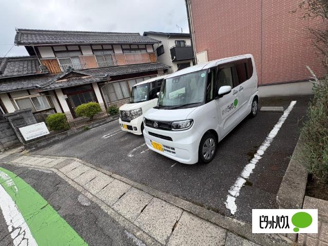 近江八幡市西本郷町アパート 駐車場