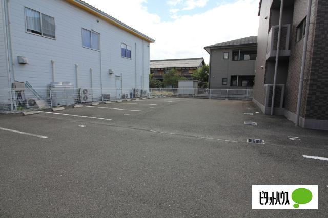 ジョイフルスクエア 駐車場