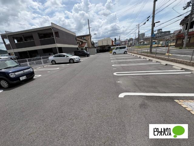 野洲市北野マンション 駐車場
