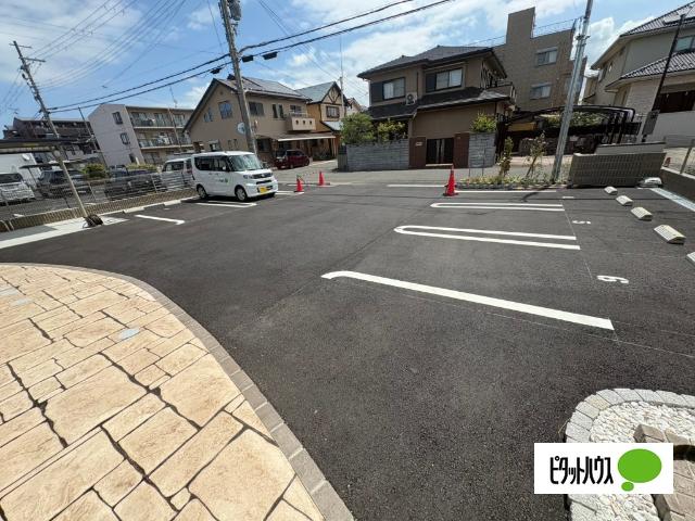 近江八幡市鷹飼町北アパート 駐車場