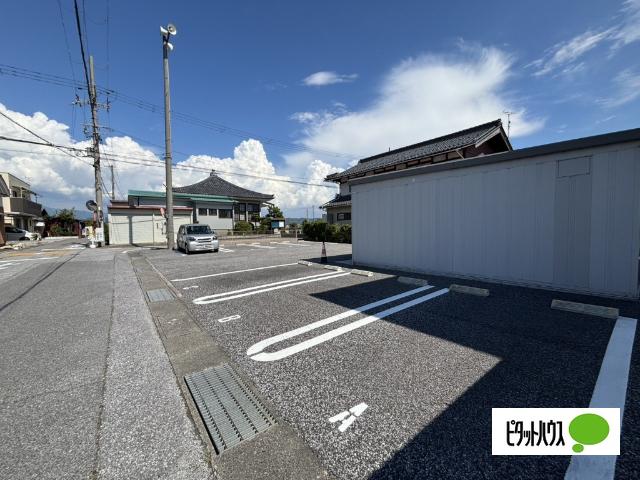 アイリス（102） 駐車場