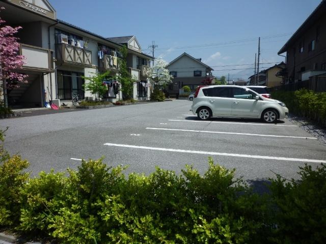 長浜市十里町アパート 駐車場
