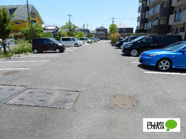 グランバリュー 駐車場