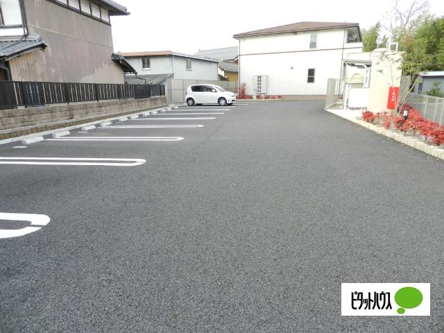 近江八幡市馬淵町アパート 駐車場